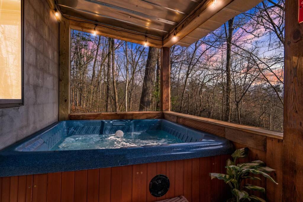 The Family Stone Luxe Cabin Sleeps 12 Hot Tub Dogfriendly Dollywood Pigeon Forge Εξωτερικό φωτογραφία