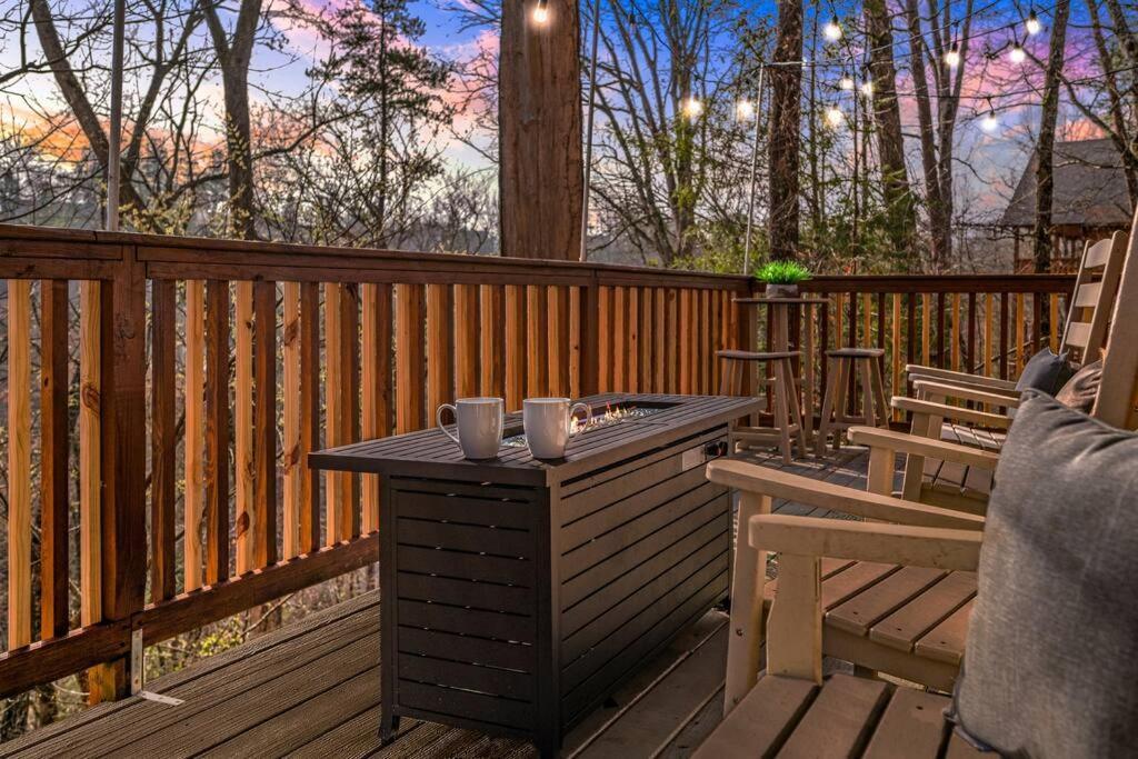 The Family Stone Luxe Cabin Sleeps 12 Hot Tub Dogfriendly Dollywood Pigeon Forge Εξωτερικό φωτογραφία